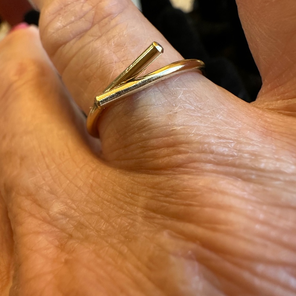 And Lovely Gold Twist Women's Ring size 6 NWT‎